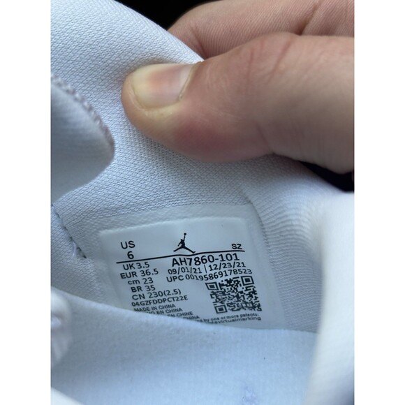 Nike Air Jordan 11 Retro Low Pure Violet Size 6 Women's - Picture 8 of 8